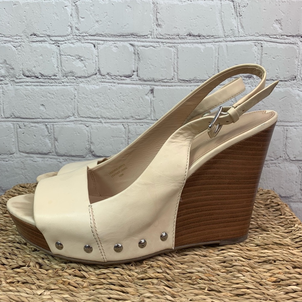 🌈3X$25⚡️Via Spiga Stud Cream Wedges Size 10